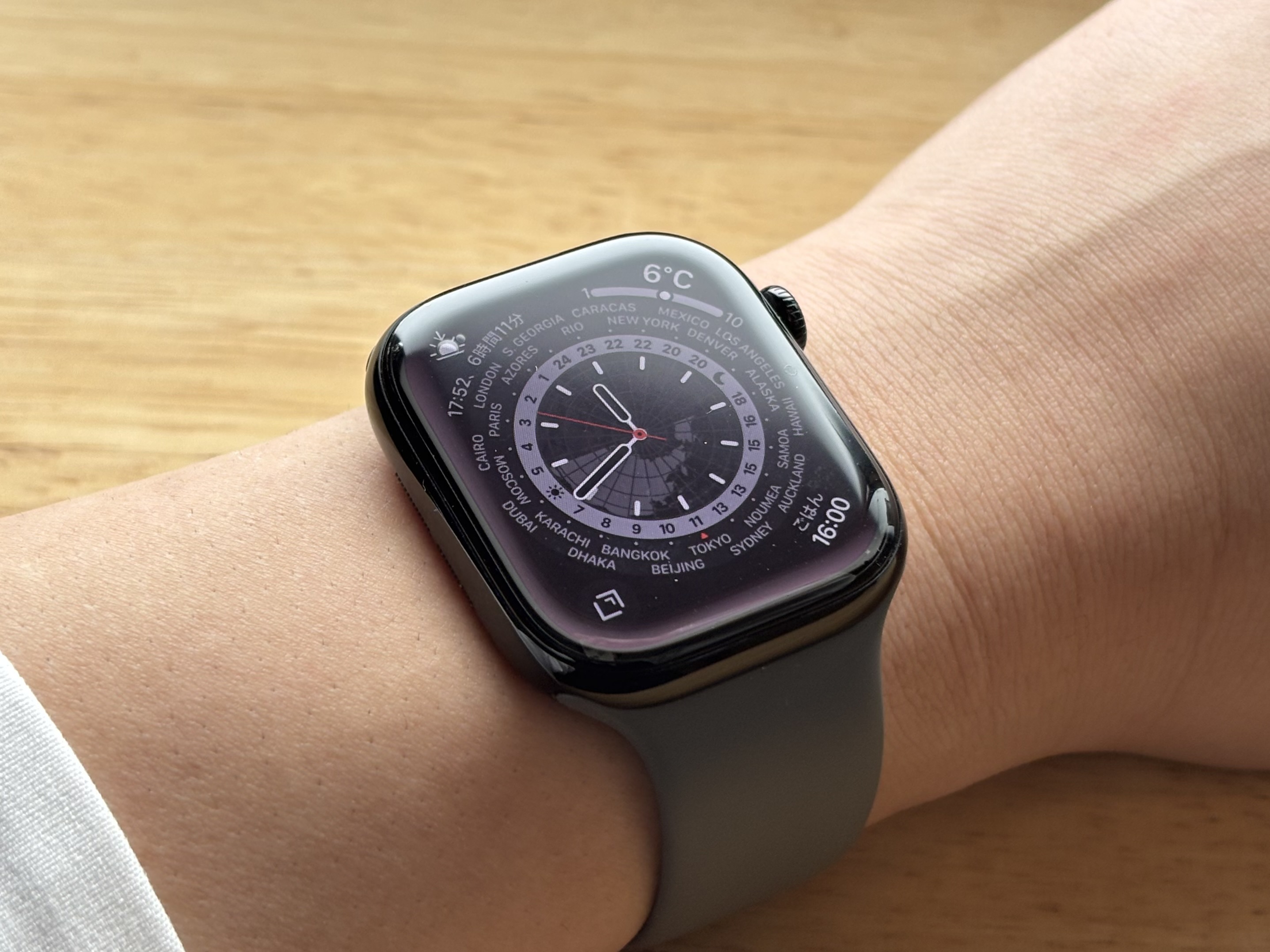 Apple Watch Series10を装着している写真